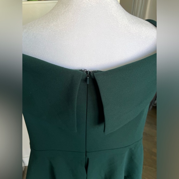 NWT. Xscape Off the Shoulder Scuba Crepe Column Gown. Size 16W - Picture 9 of 16